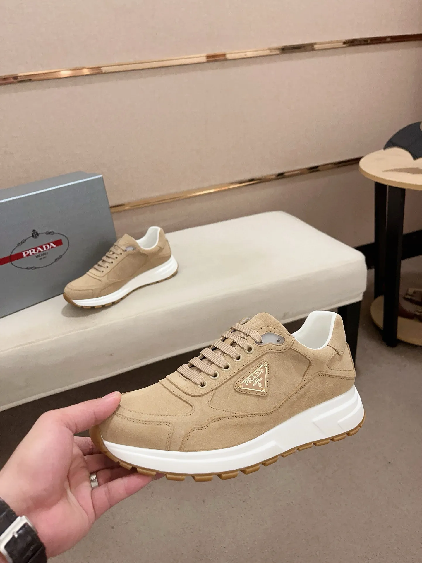 Men's shoes 💰 580💰 ✔️✔️✔️High-quality new PRADA counters are launched simultaneously. The new men's shoes and 😘 fabrics are made of selected first-layer cowhide with superb craftsmanship. Lining: Full cowhide lining. 👍🏿 High-end ☄️ air-cushion molded anti-slip rubber outsole, exquisite lines, simple and elegant, comfortable and high-end for leisure travel. Code number: 38 to 45 (can be customized to 46 to 47, non-refundable)